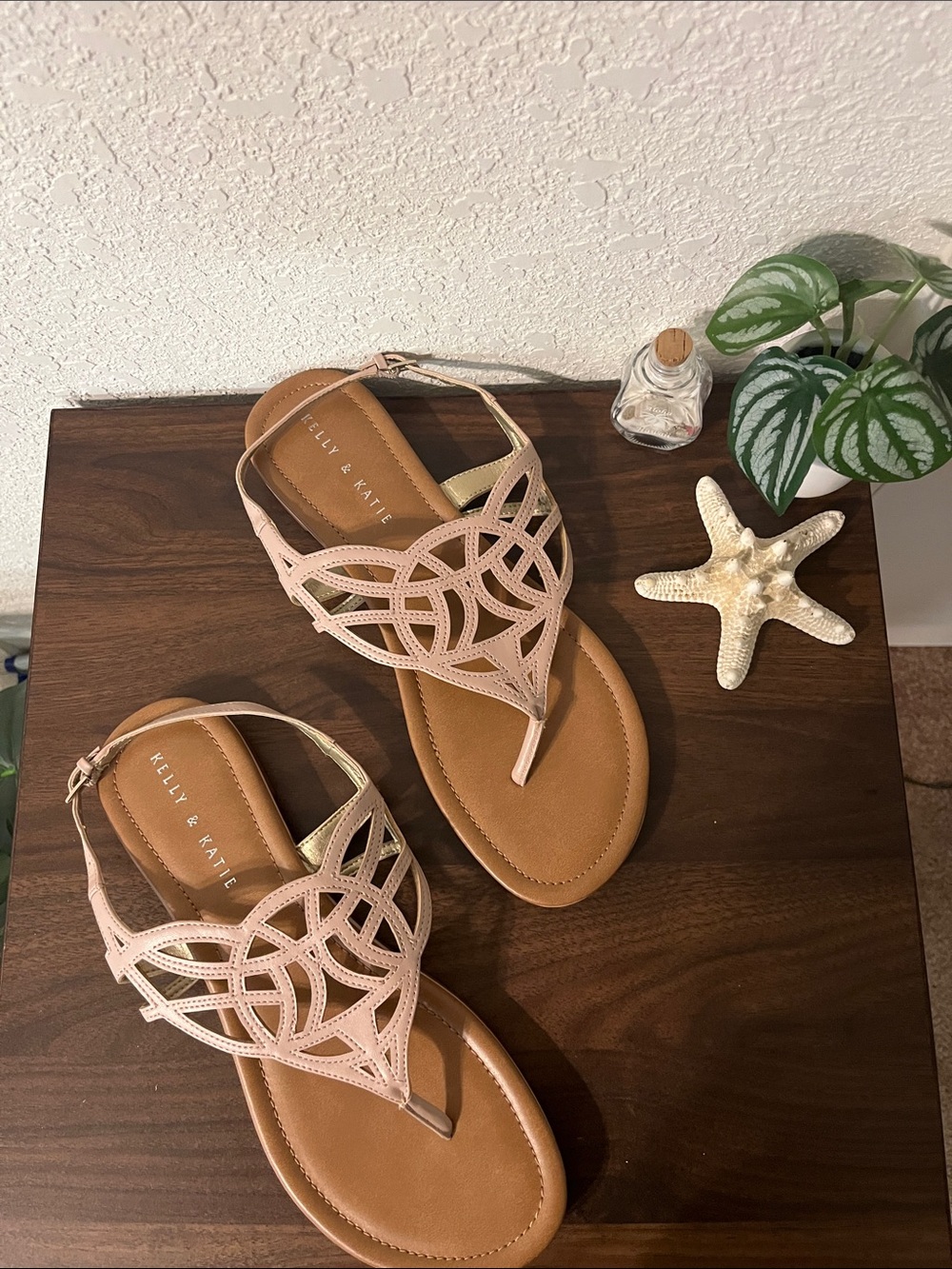 NWT Kelly & Katie Light Tan Laser-Cut T-Strap Sandals